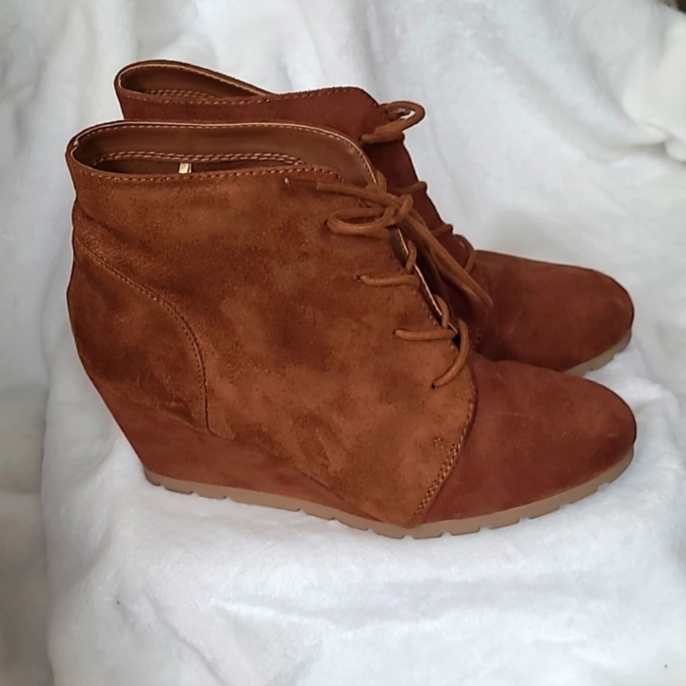 Womens size 10 lace up wedge